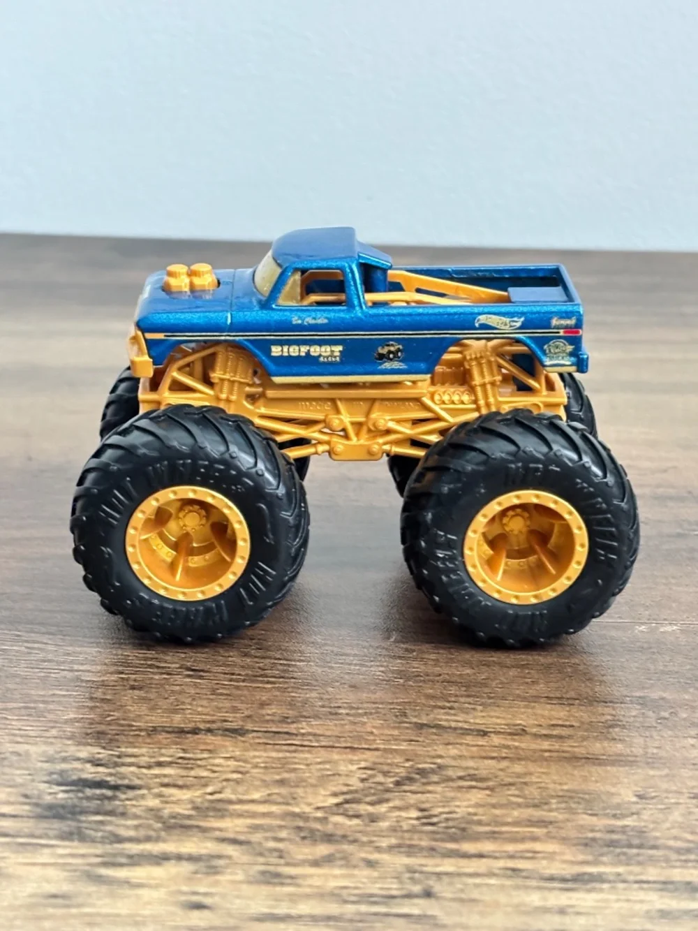 Mattel 1:64 Bigfoot Die Cast Metal Monster Truck Blue Gold Tires Hot Wheels Toy
